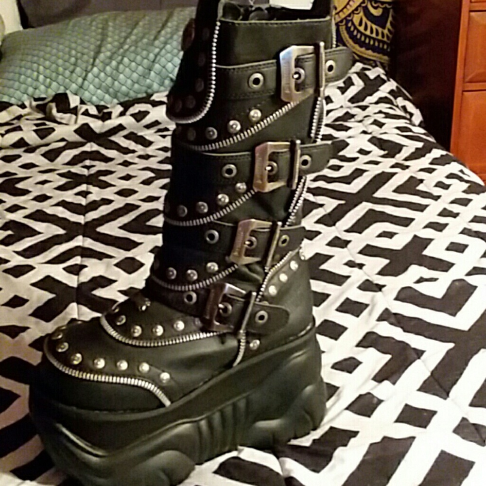 demonia boots